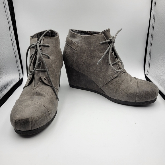 Maurices Gray Wedge Booties Sz 8.5 - Picture 1 of 10